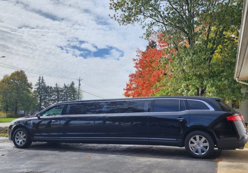 8 Passenger Black Limousine in Frankfort, IL